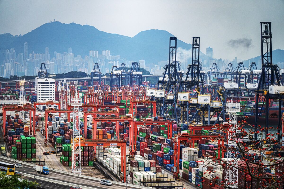 Hong Kong Plans Half-Rate Tax Breaks to Lure Commodity Traders