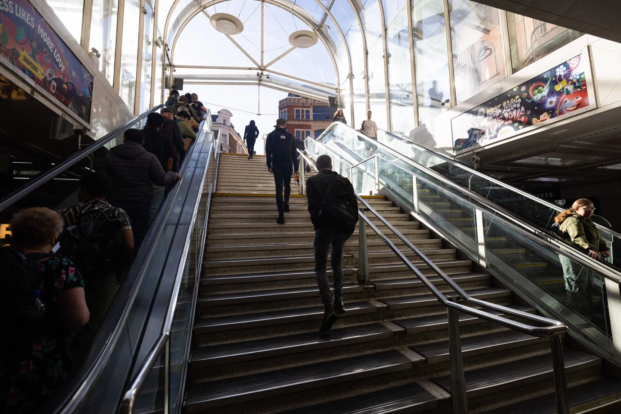 UK Economy: Christmas Job Ads at Recession Levels - Bloomberg