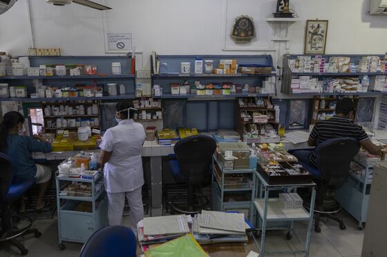 Depleted Hospitals Rely on Sri Lankan Expats to Fly in Medicine