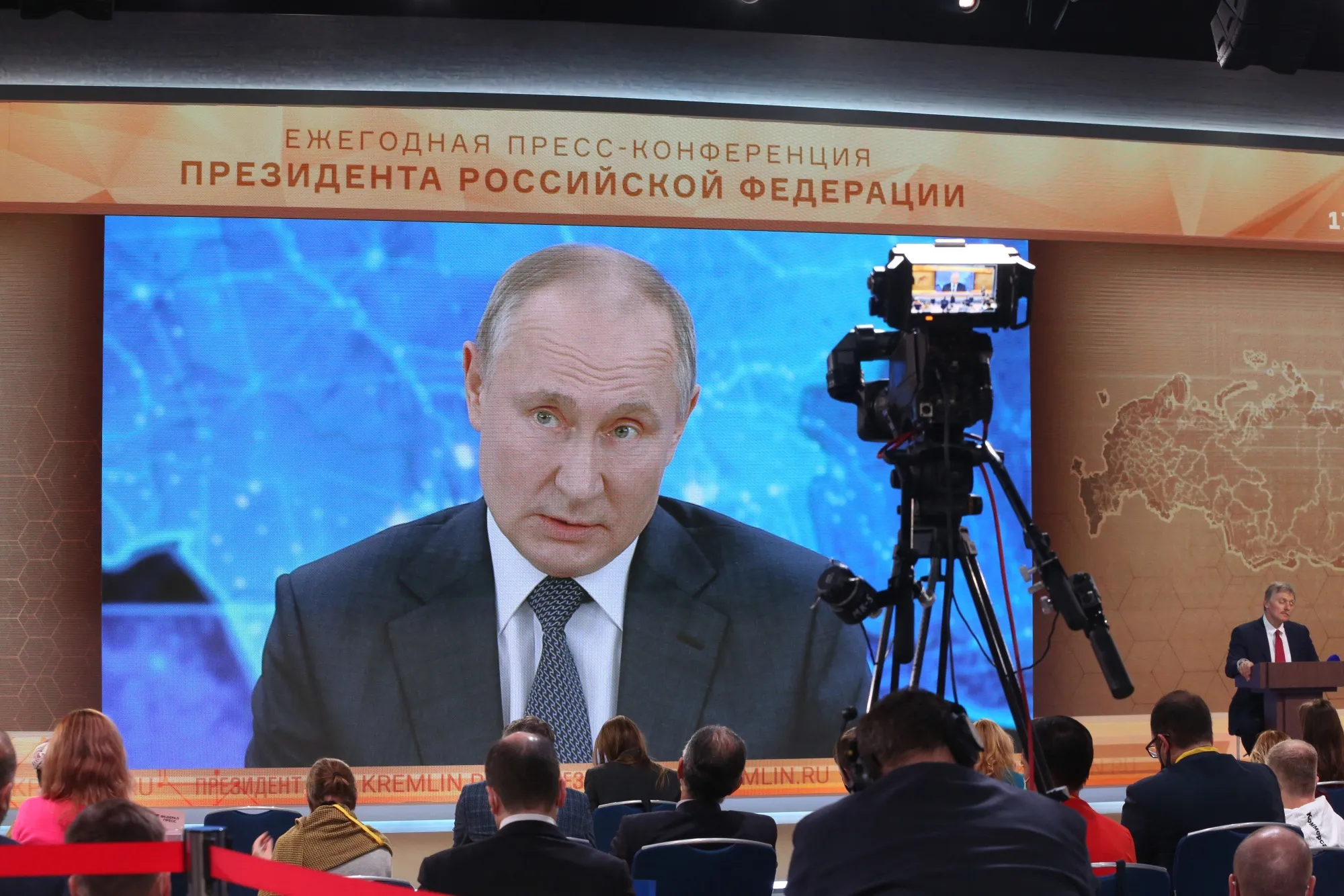 Journalists watch a screen display a live broadcast of Vladimir Putin delivering his annual news conference,&nbsp;in Moscow, Russia, on&nbsp;Dec. 17.&nbsp;