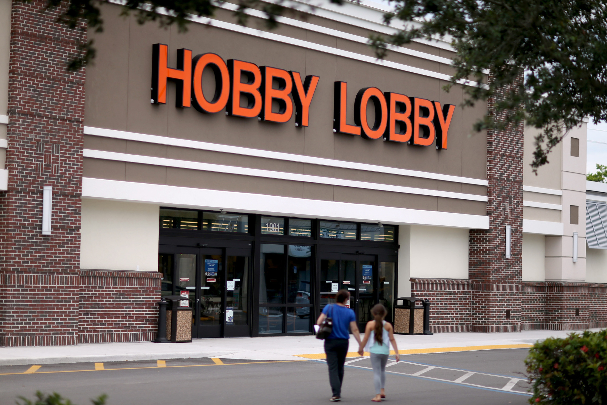 Hobby Lobby Pay Minimum Wage Is 18.50 an Hour Starting Jan. 1 at All