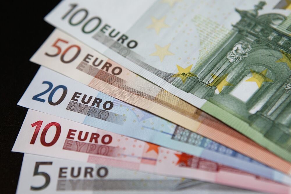 来年ユーロは円に対して下落が鮮明か 高値圏のドルも軟調見通し Bloomberg