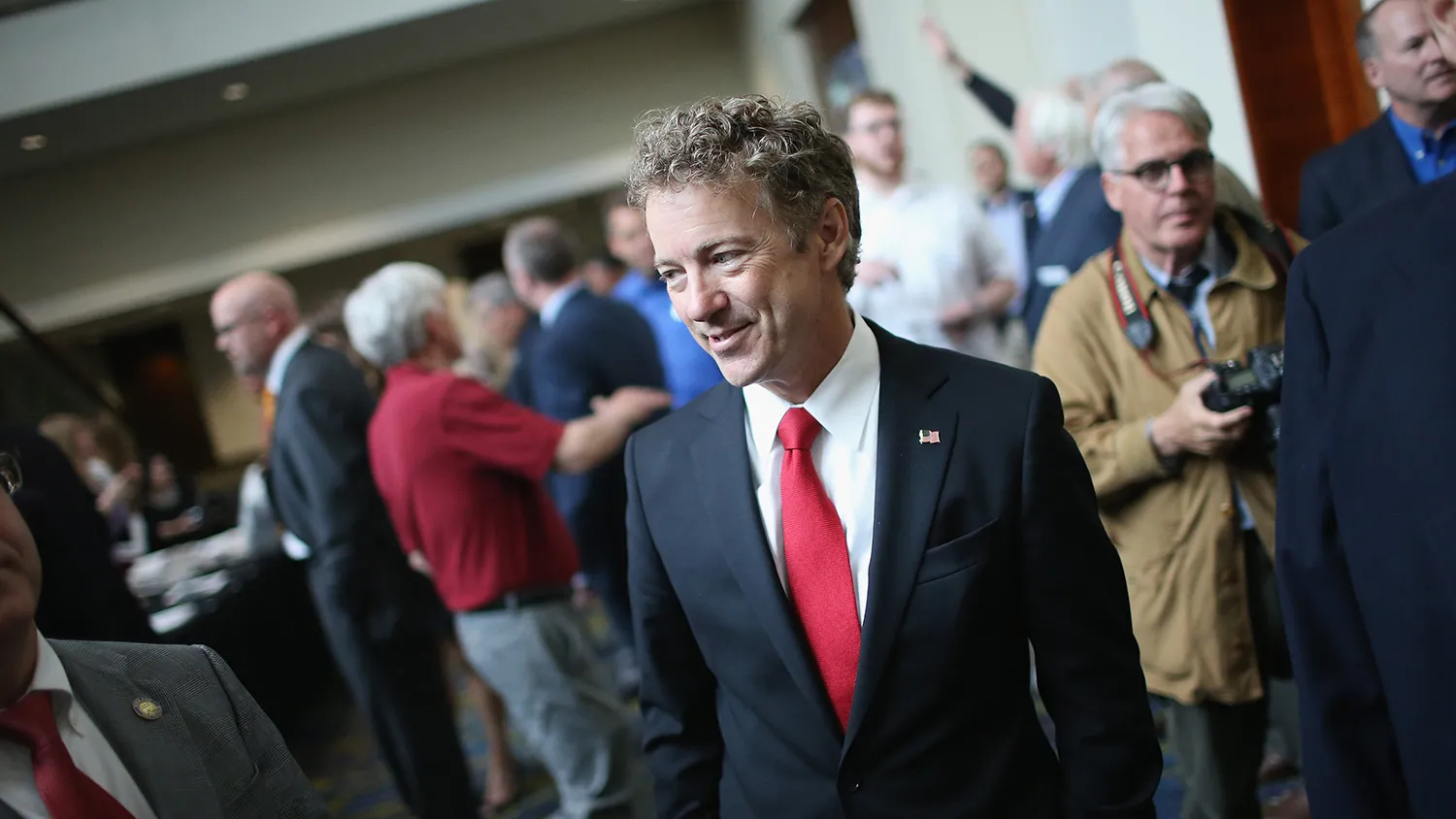 Senator Rand Paul (R-KY) greets guests gathered for the Republican Party of Iowa's Lincoln Dinner at the Iowa Events Center on May 16, 2015 in Des Moines, Iowa.

