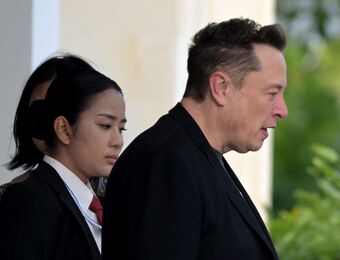 relates to Musk Arrives in Indonesia to Inaugurate Starlink With President