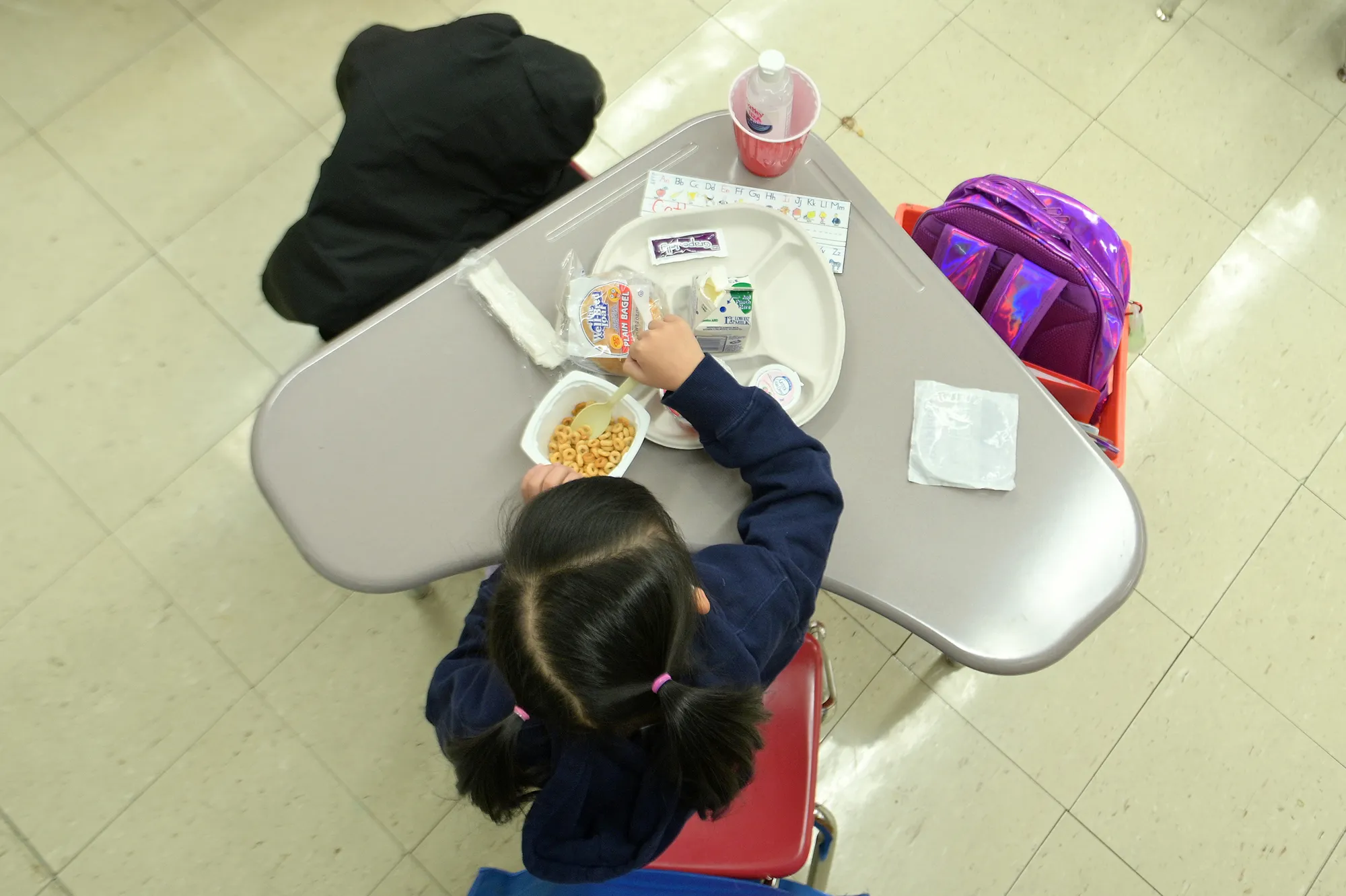 A kindergarten student eats&nbsp;breakfast at a school in New York.