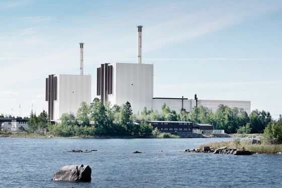 Shell Mulls Making Renewable Jet Fuel at New Swedish Facility
