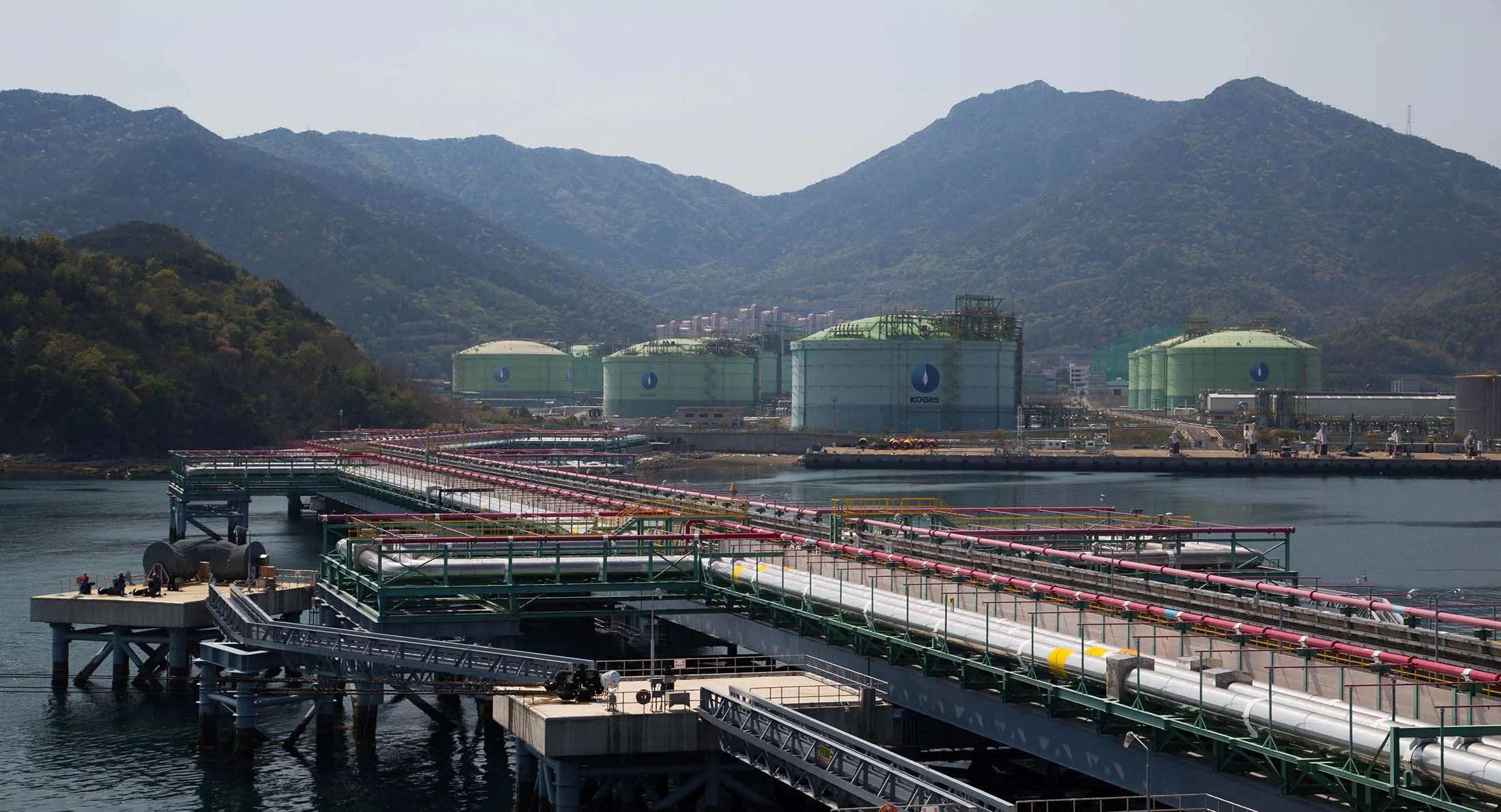 Pipelines run from the dock to liquefied natural gas (LNG) storage tanks at the at the Korea Gas Corp. (KOGAS) LNG terminal in Tongyeong, South Korea, on Monday, April 14, 2014. Kogas is seeking to cut spot purchases of LNG as the world’s biggest commercial buyer of the fuel seeks to shield itself from a potential supply squeeze amid the country’s power shortages.
