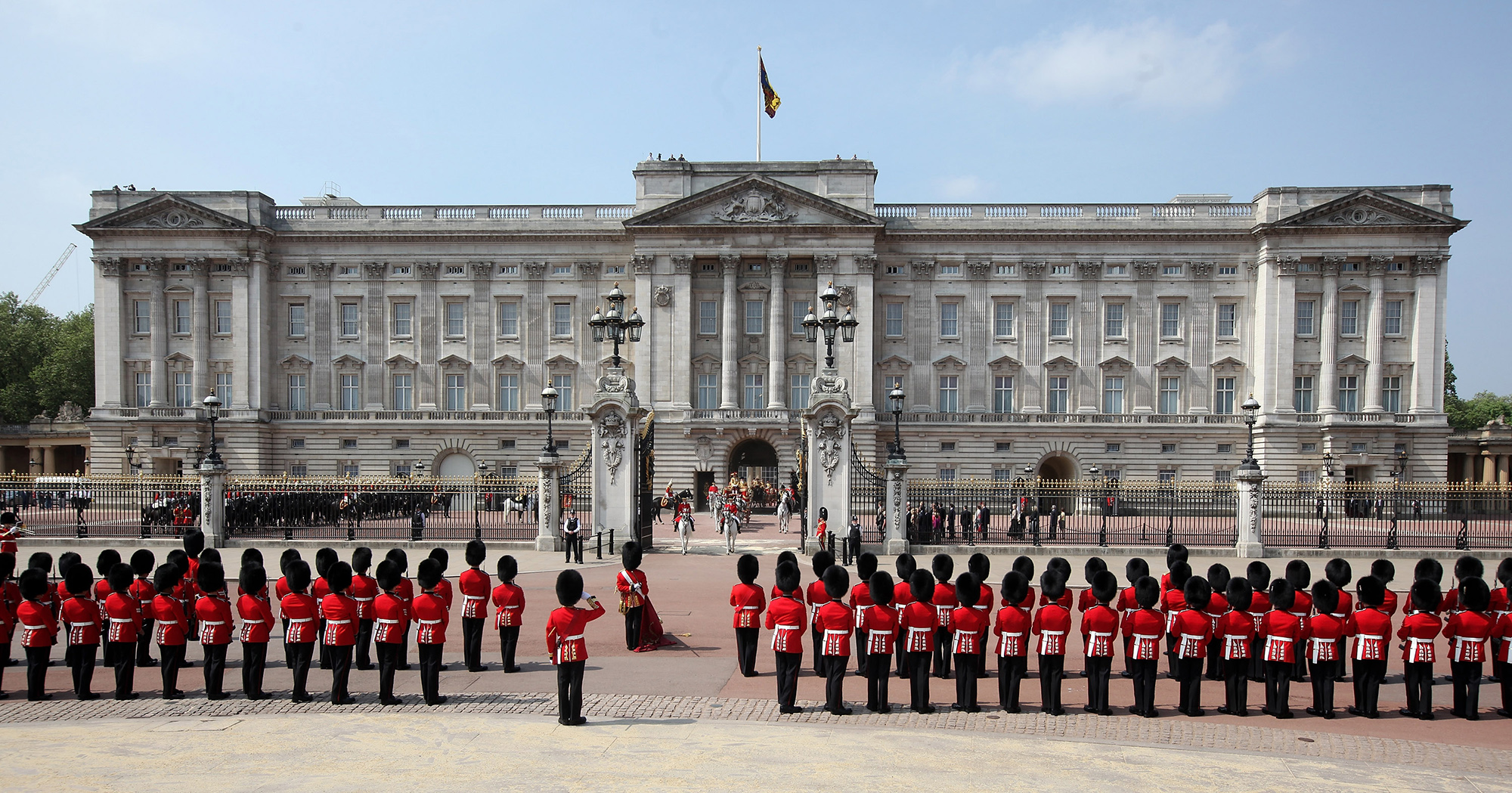 How Much Does The Queens Guards Make