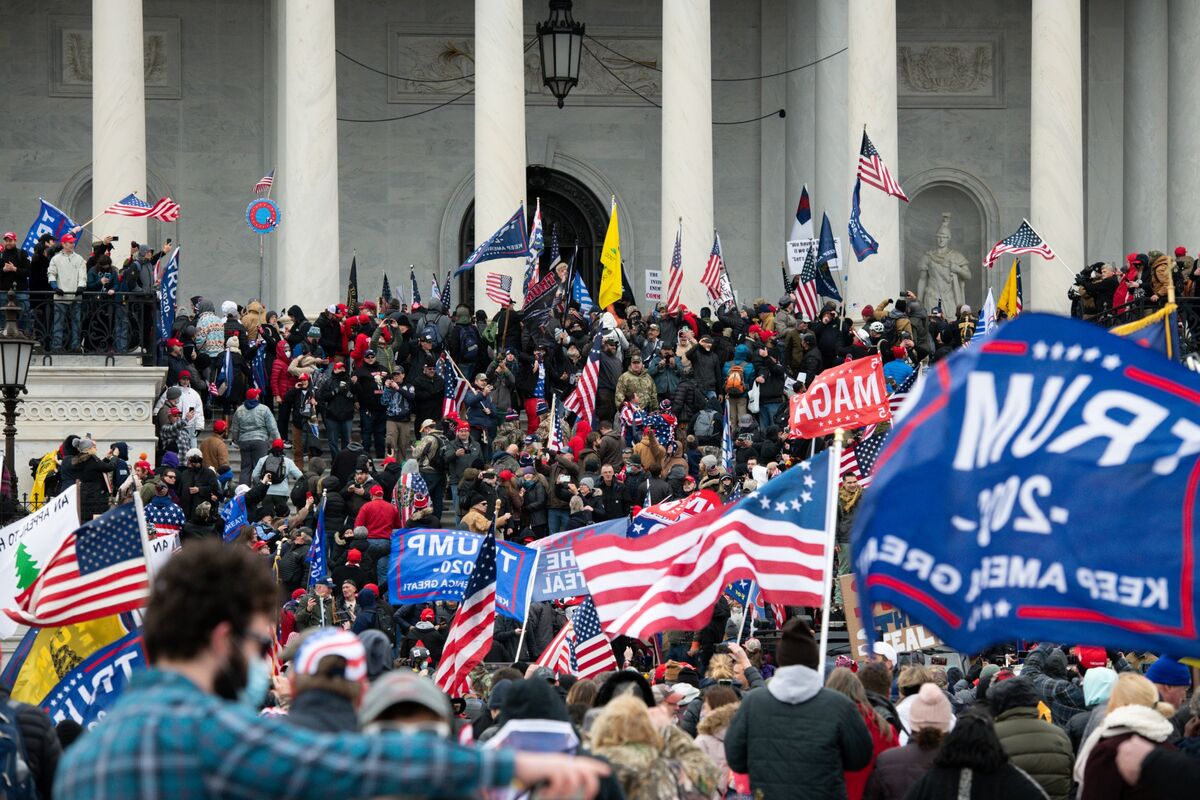 Jan. 6 Defendant Get 4-Year Prison Term for Bringing Guns to DC - Bloomberg