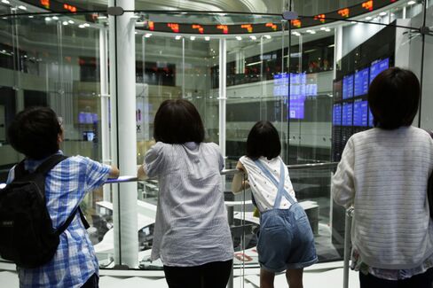 東証内の見学者