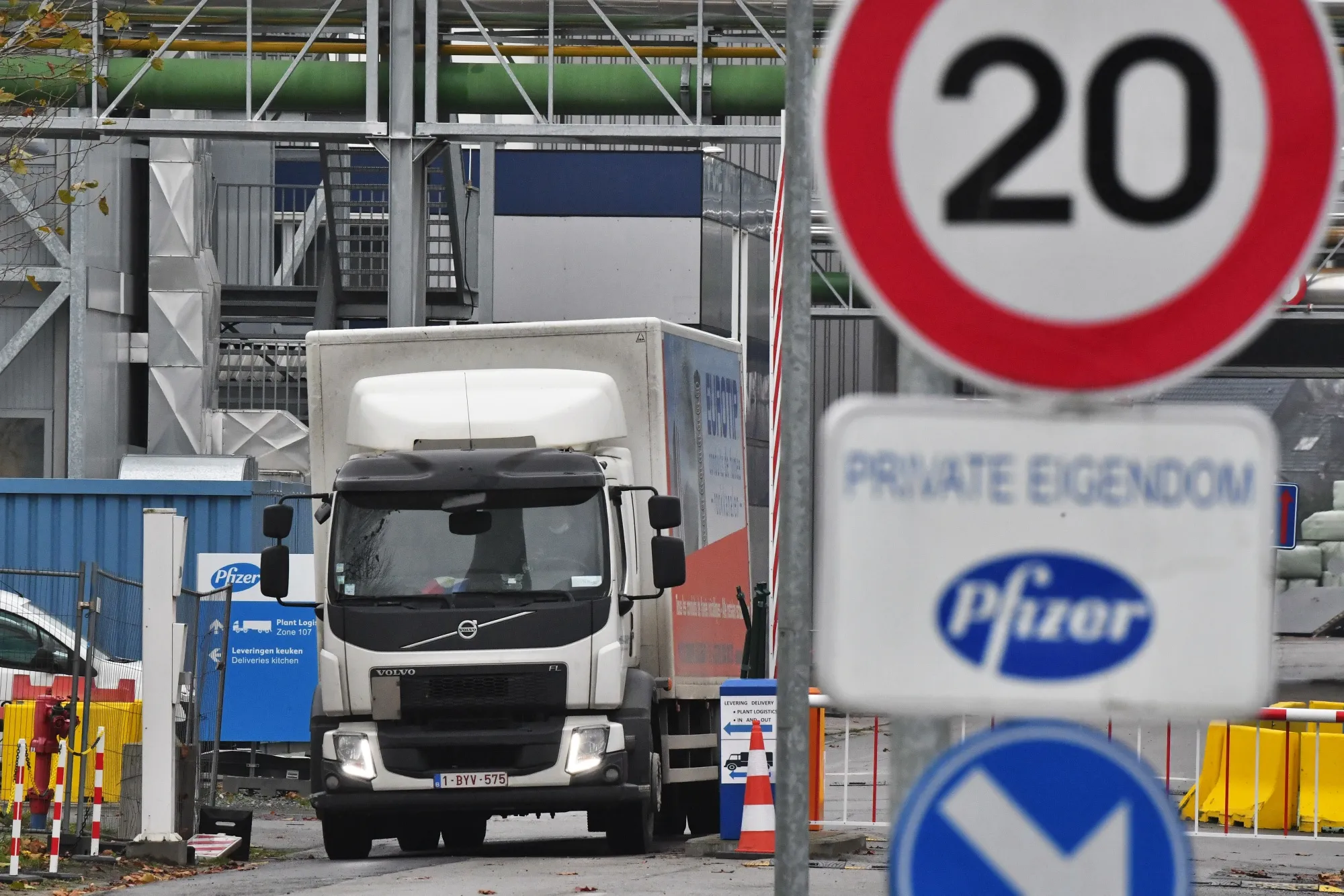 Pfizer Vehicles Are Vaccine Makers Hitting Their Targets? - Bloomberg
