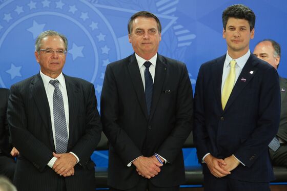 Bolsonaro’s Plan to Unload State Companies Runs Into Trouble