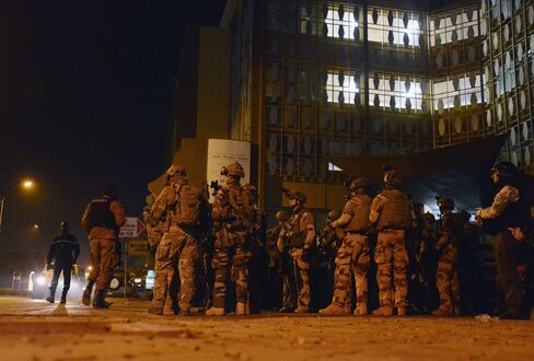 French soldiers take position in the surroundings of the Splendid hotel