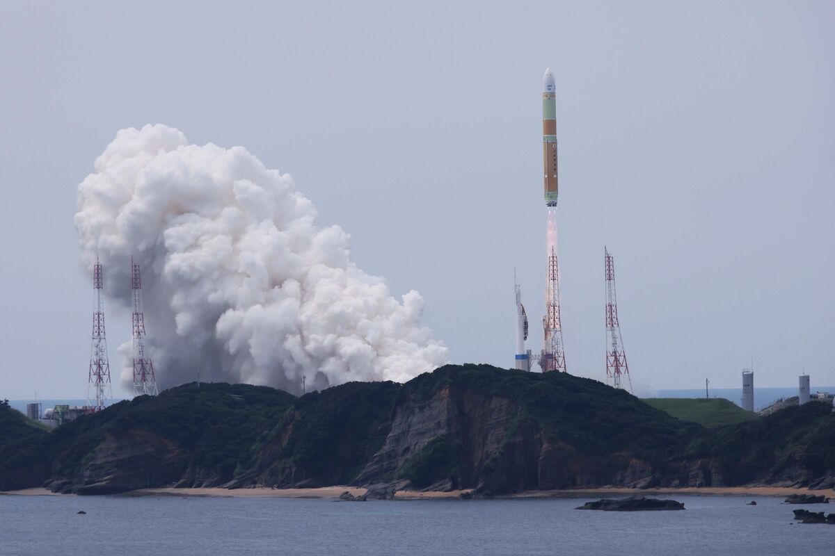 Japan Launches Flagship Rocket After Previous Mission Failed
