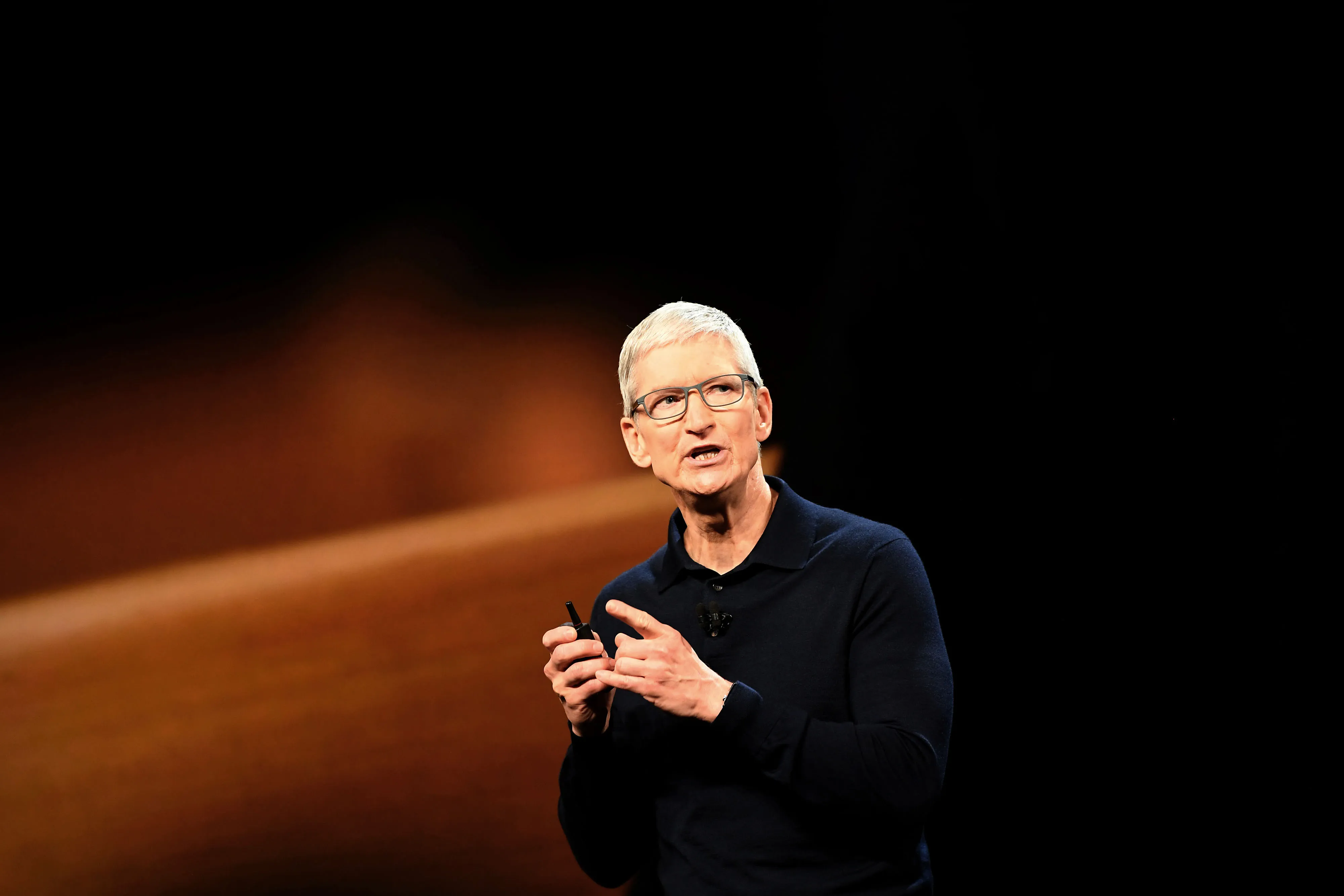 Tim Cook kembangkan AI di perangkat Apple