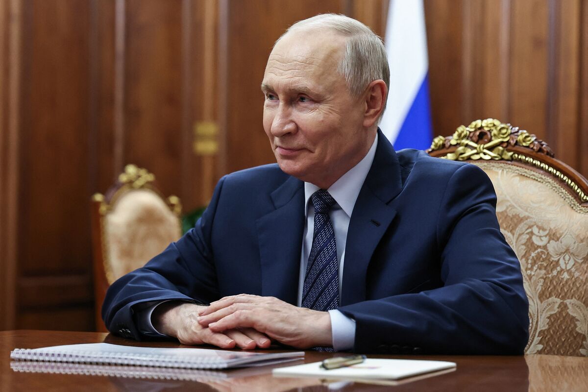 Putin Plans to Attend Xi’s APEC Summit and Skip G20 With Trump