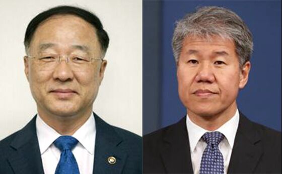 South Korea’s Moon Axes Finance and Policy Chiefs in Reshuffle