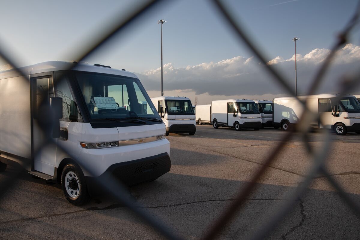 GM Ends Electric Van Output in Latest Setback for Canadian Autos