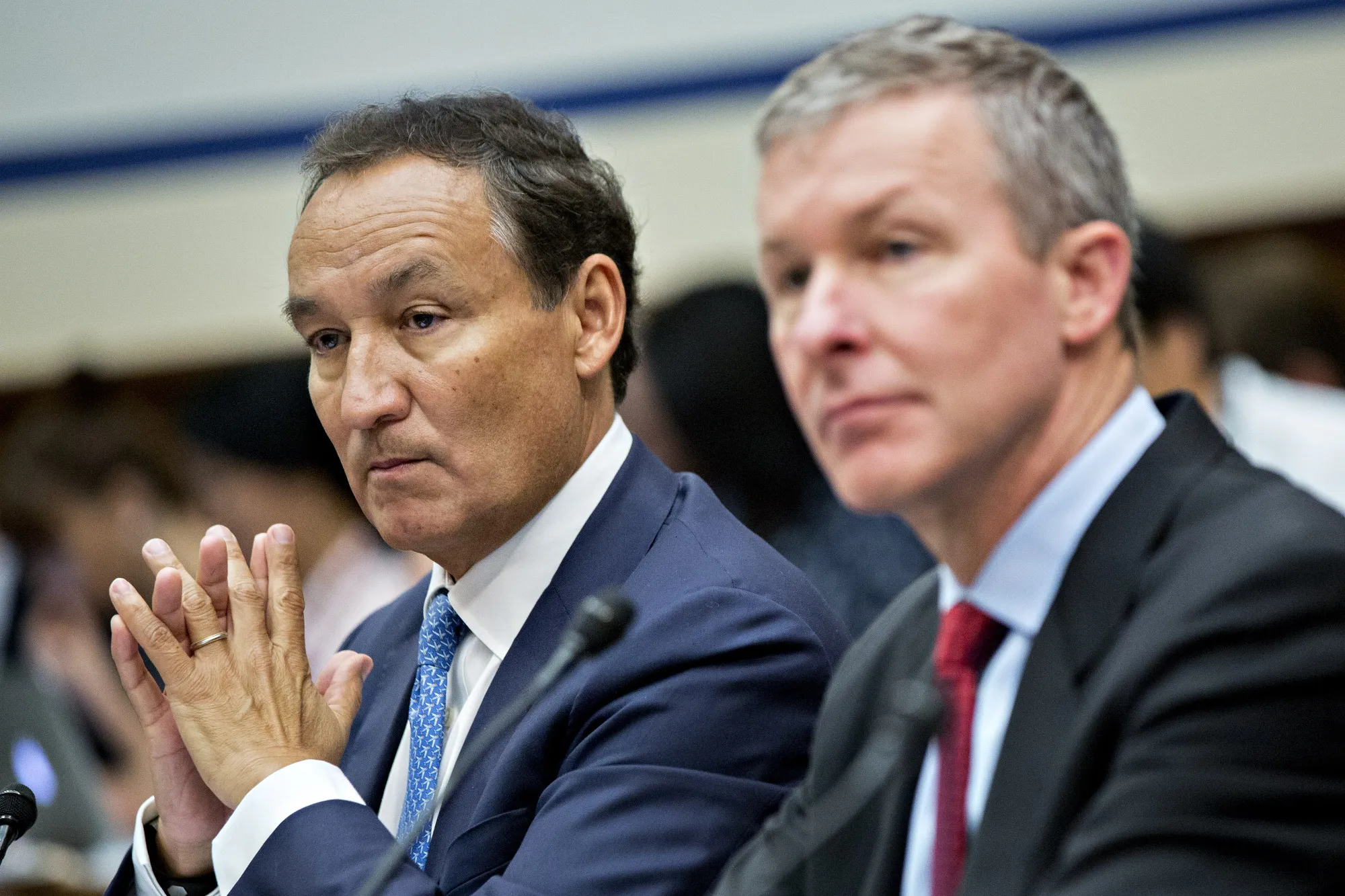 Oscar Munoz, left, and Scott Kirby.