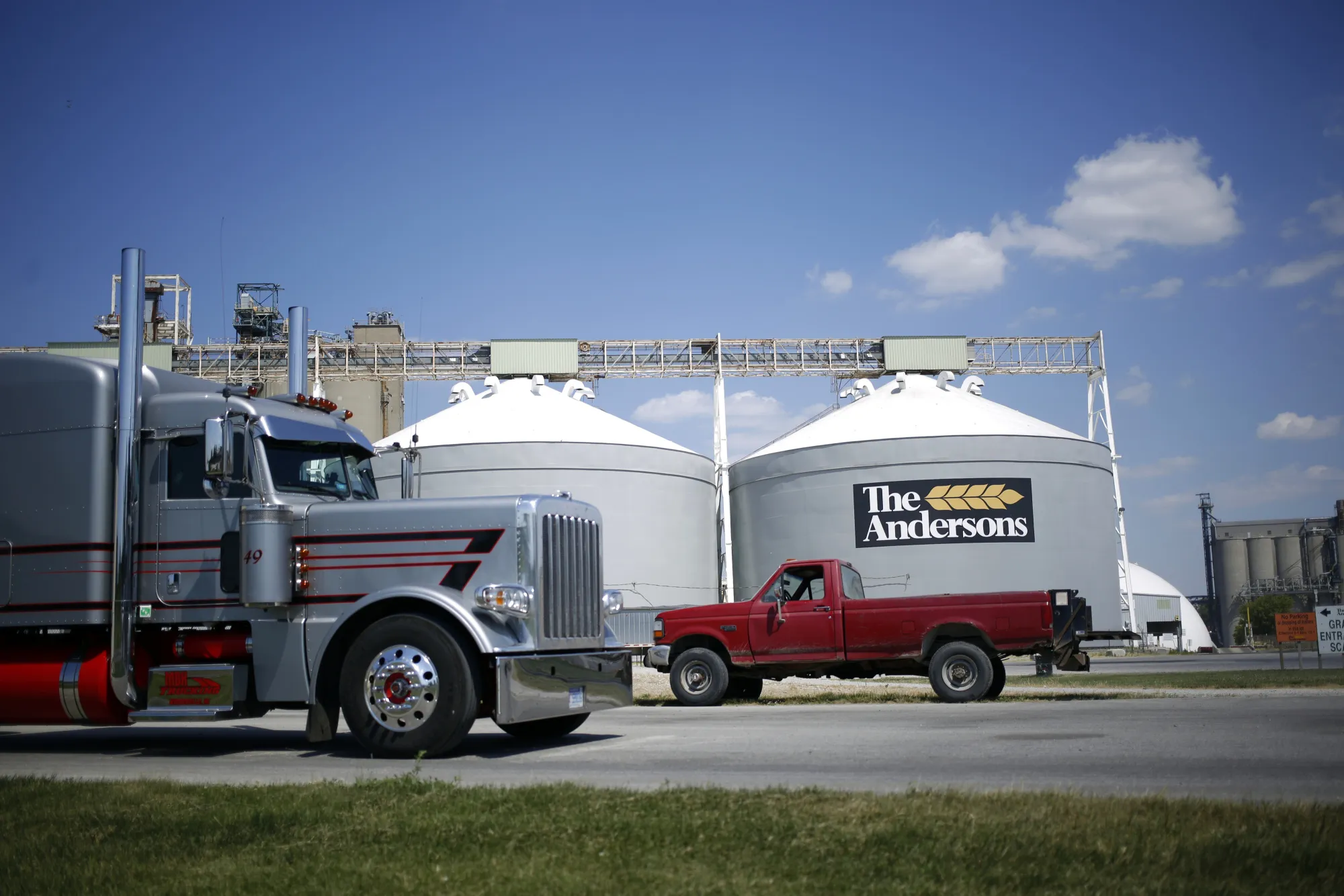 Grain silos at the Andersons Inc. grain trans-loading facility in Toledo, Ohio.&nbsp;The company said it was forced to accept a lower exchange rate, resulting in a pretax loss of $19 million in Egypt.