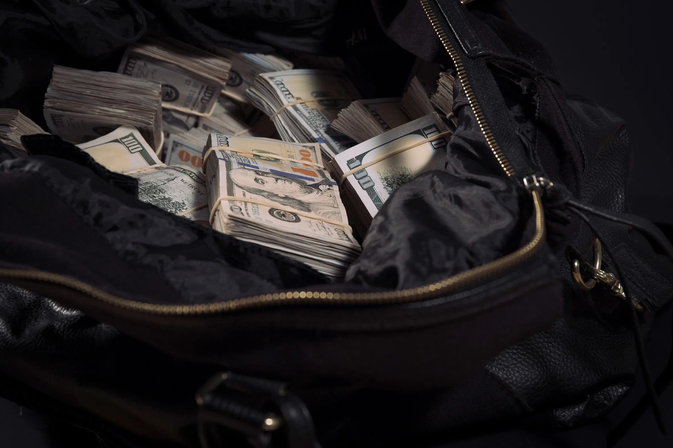 Duffel bag bag with cash