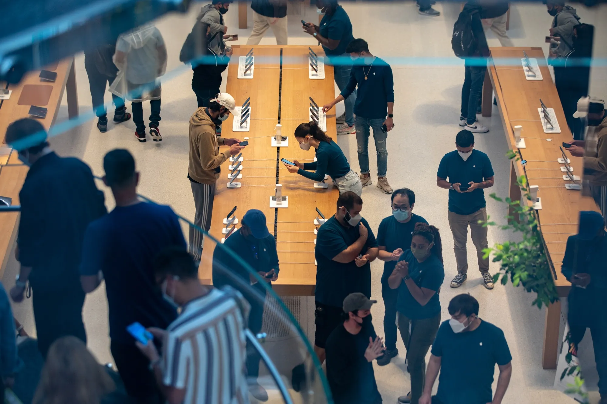 Apple iPhone 13 And iPad Mini Go On Sale In Stores