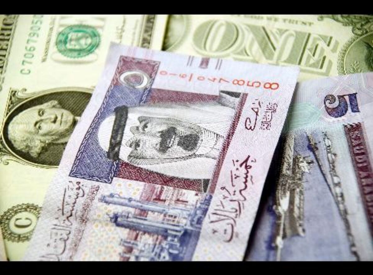 the-saudi-riyal-peg-is-safer-than-forward-contracts-imply-bloomberg