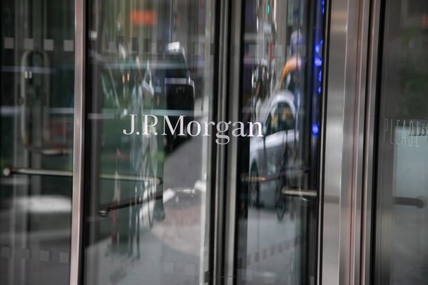 JPMorgan?s Trading Desk Sees Fed ?Hike and Pause? Lifting Stocks