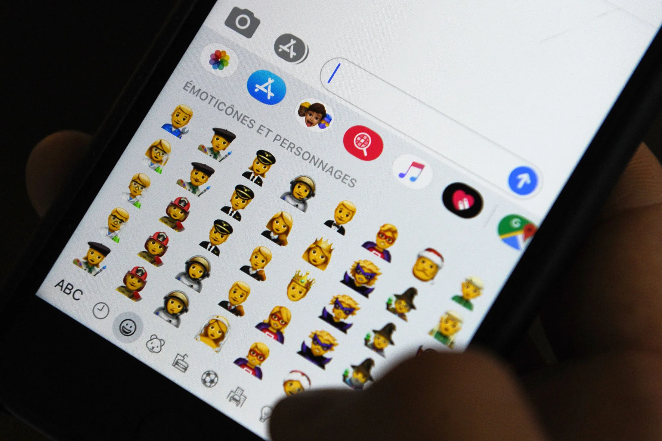 TOPSHOT-HONG KONG-US-TECHNOLOGY-APPLE-EMOJIS-GENDER