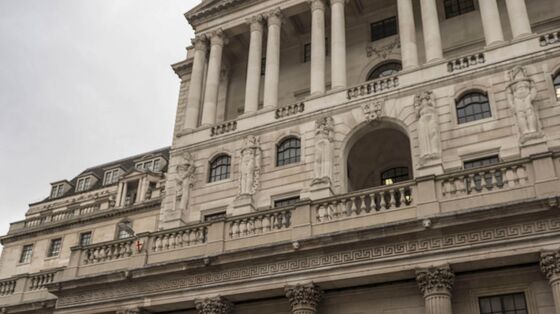 BOE Policy Call Pits Omicron Against Inflation: Decision Guide