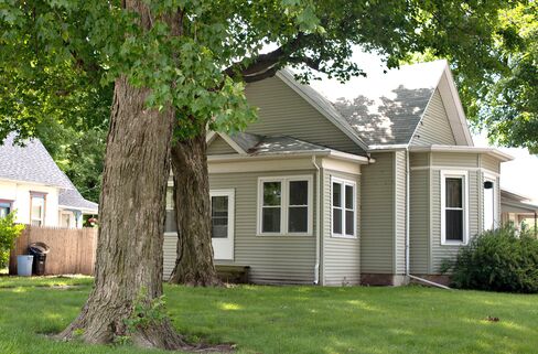 Hedge Funds Seek Cheap U.S. Housing With Soured Loans: Mortgages