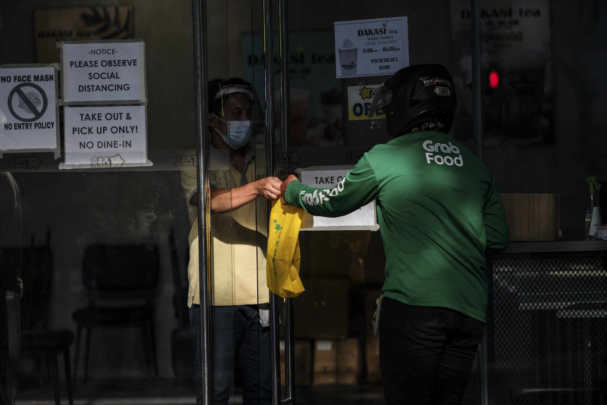 Whole Foods: Two-hour delivery comes to 's main website - Bloomberg