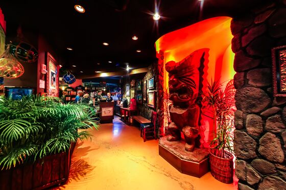 Everyone’s Going to Hawaii, and the Resorts Aren’t Ready