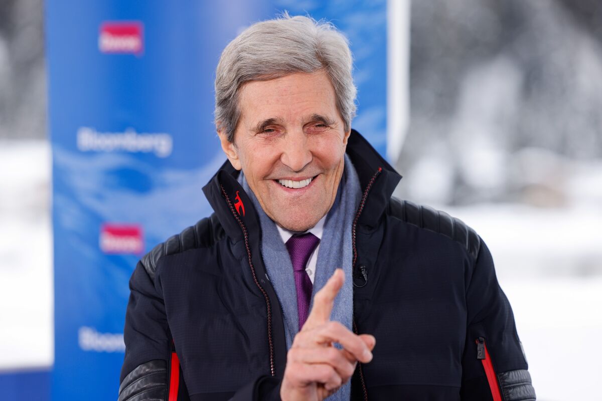 Davos Latest: Kerry Says Stakes of US Election Are "High as They Can