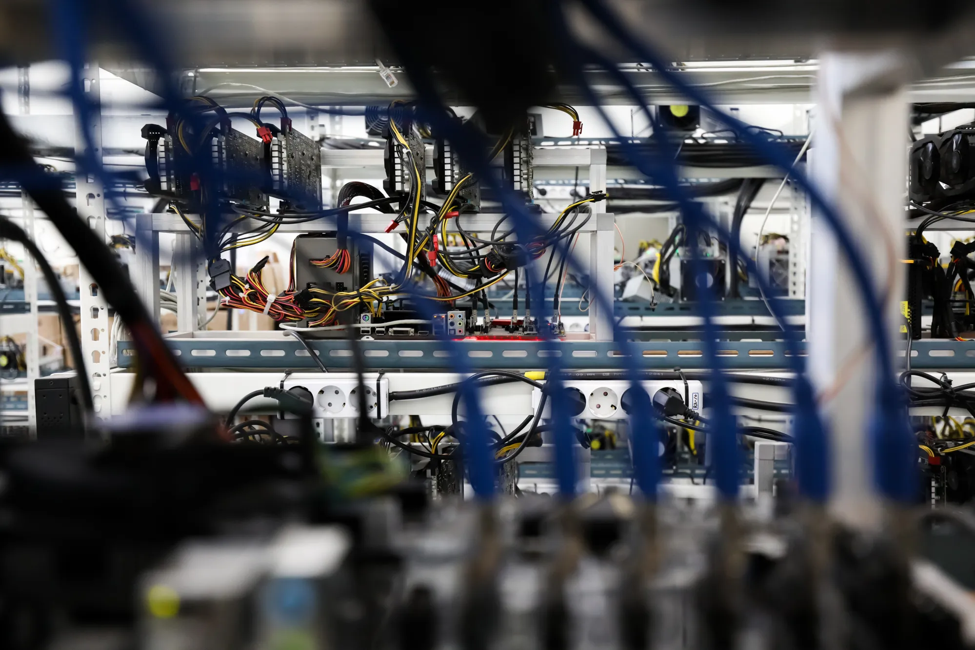 Battered Bitcoin Miners Seen Shutting Down as Losses Pile Up - Bloomberg