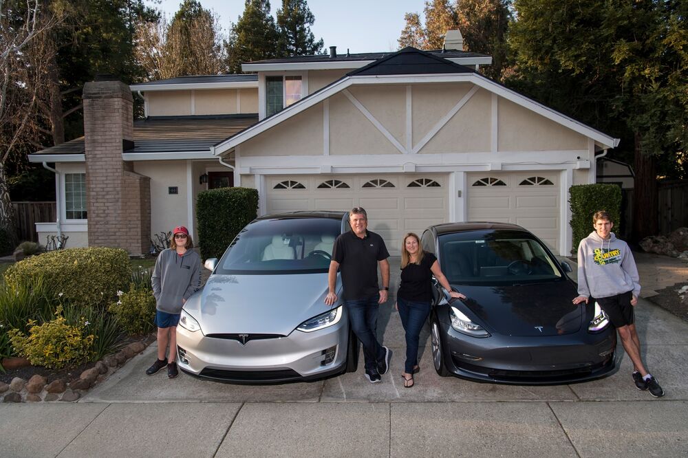 Tesla Tsla Solar Roof Superfans Face Long Waits Install Times Bloomberg