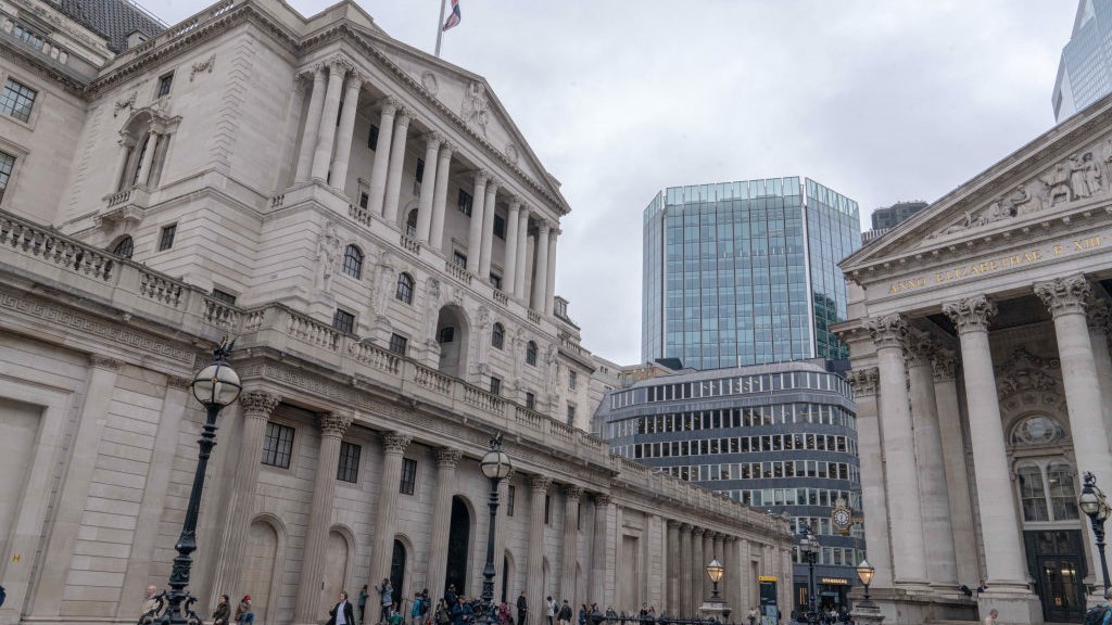 BOE Likely to Cut Rates Amid Budget, Trump’s Election