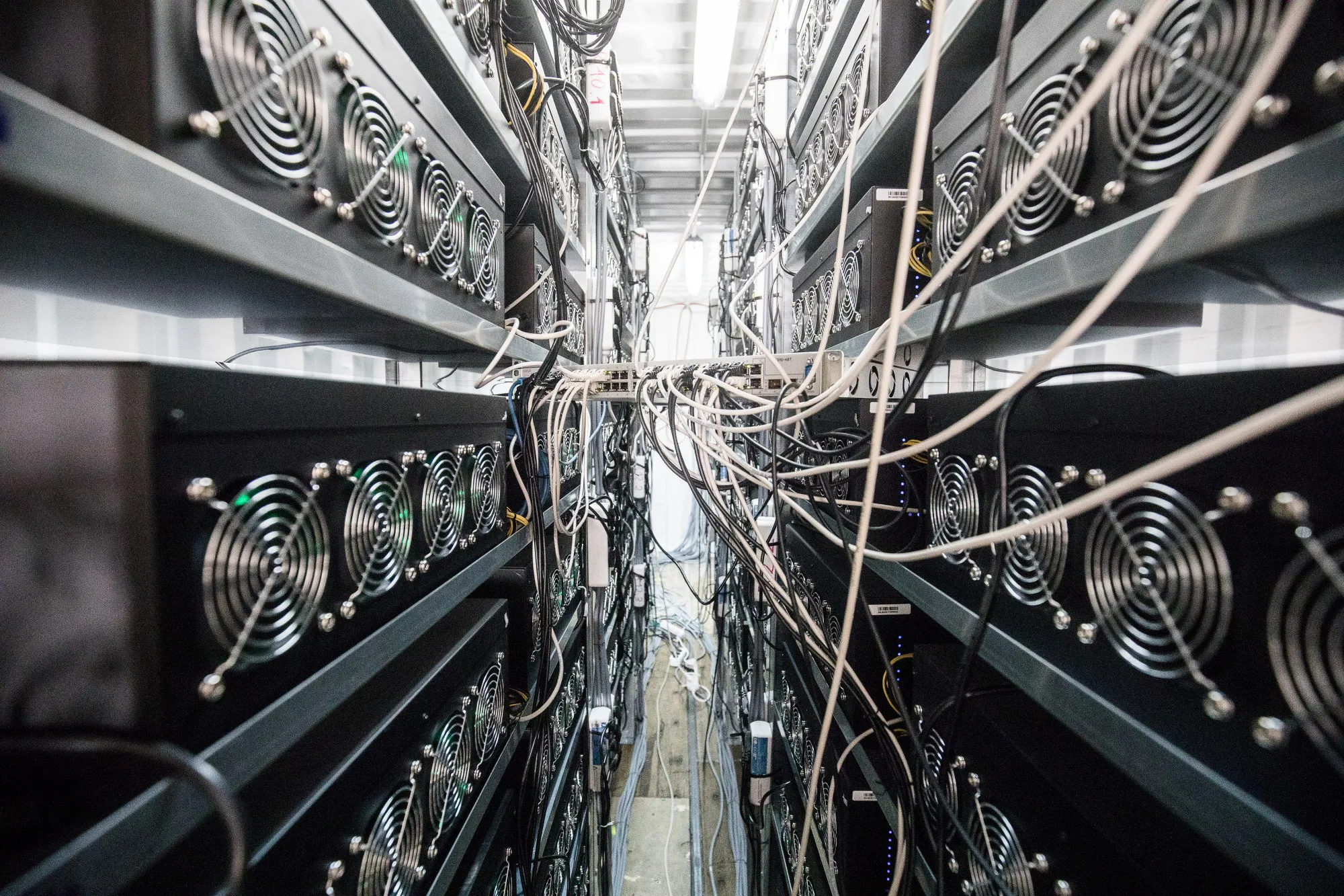 盗んだ580億円の仮想通貨、ハッカーらはロンダリングできるのか - Bloomberg