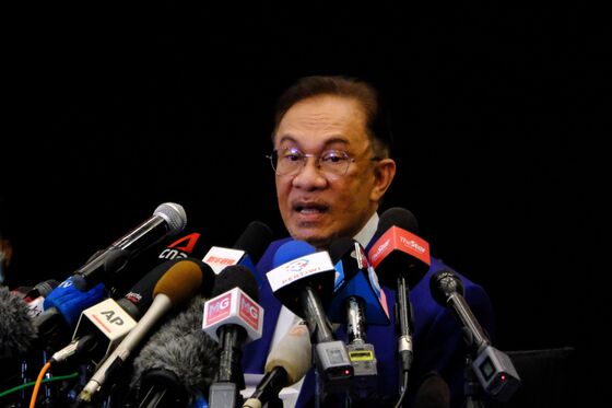Key Malaysia Party Threatens to Leave Ruling Bloc, Pressuring PM