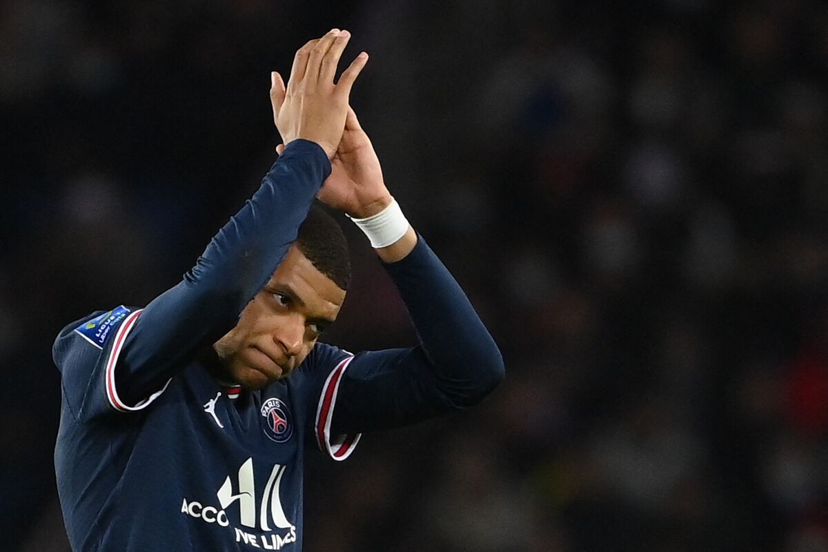 Mbappe to Renew Contract With Paris Saint-Germain: RMC Sport