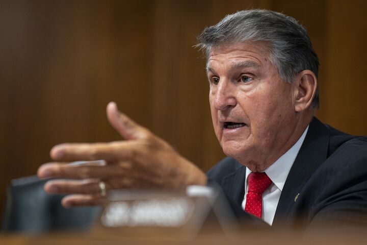 Joe Manchin’s Retirement Fuels Talk of a 2024 Presidential Bid - Bloomberg