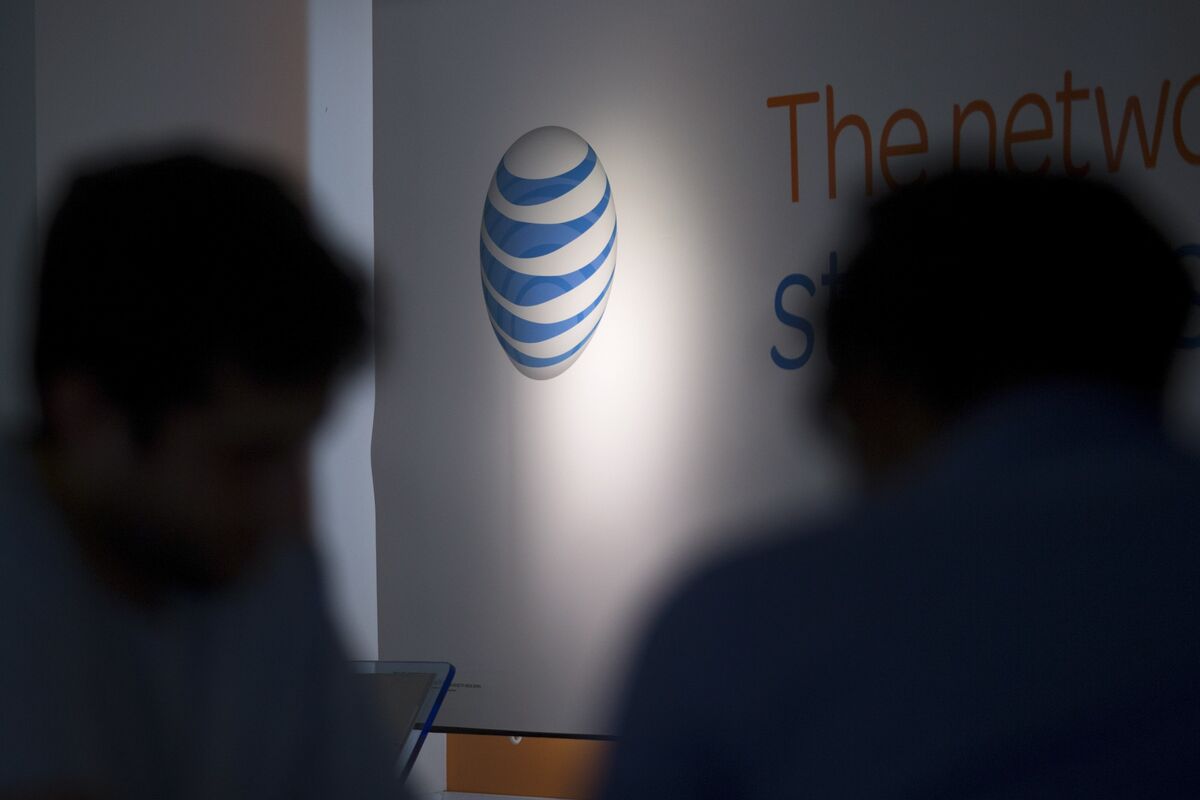 AT&T Is Sued by SEC Over Information Disclosed to Analysts - Bloomberg