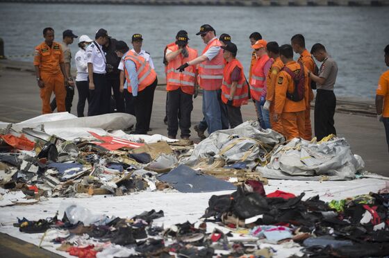 Divers Spot Main Wreckage of Crashed Indonesian Lion Air Jet