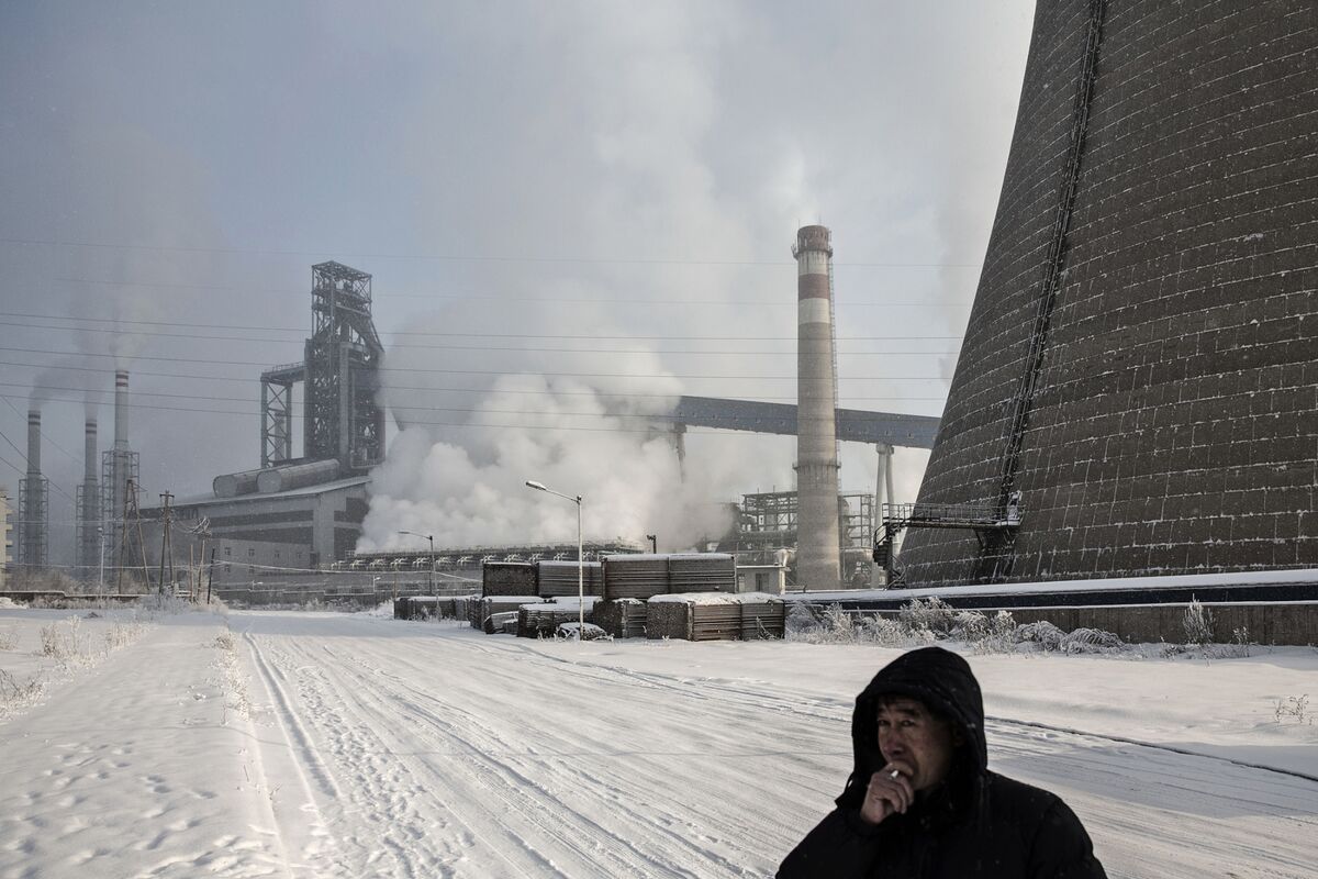 China's Shrinking Steel Output Will Boost Prices By 2018 - Bloomberg