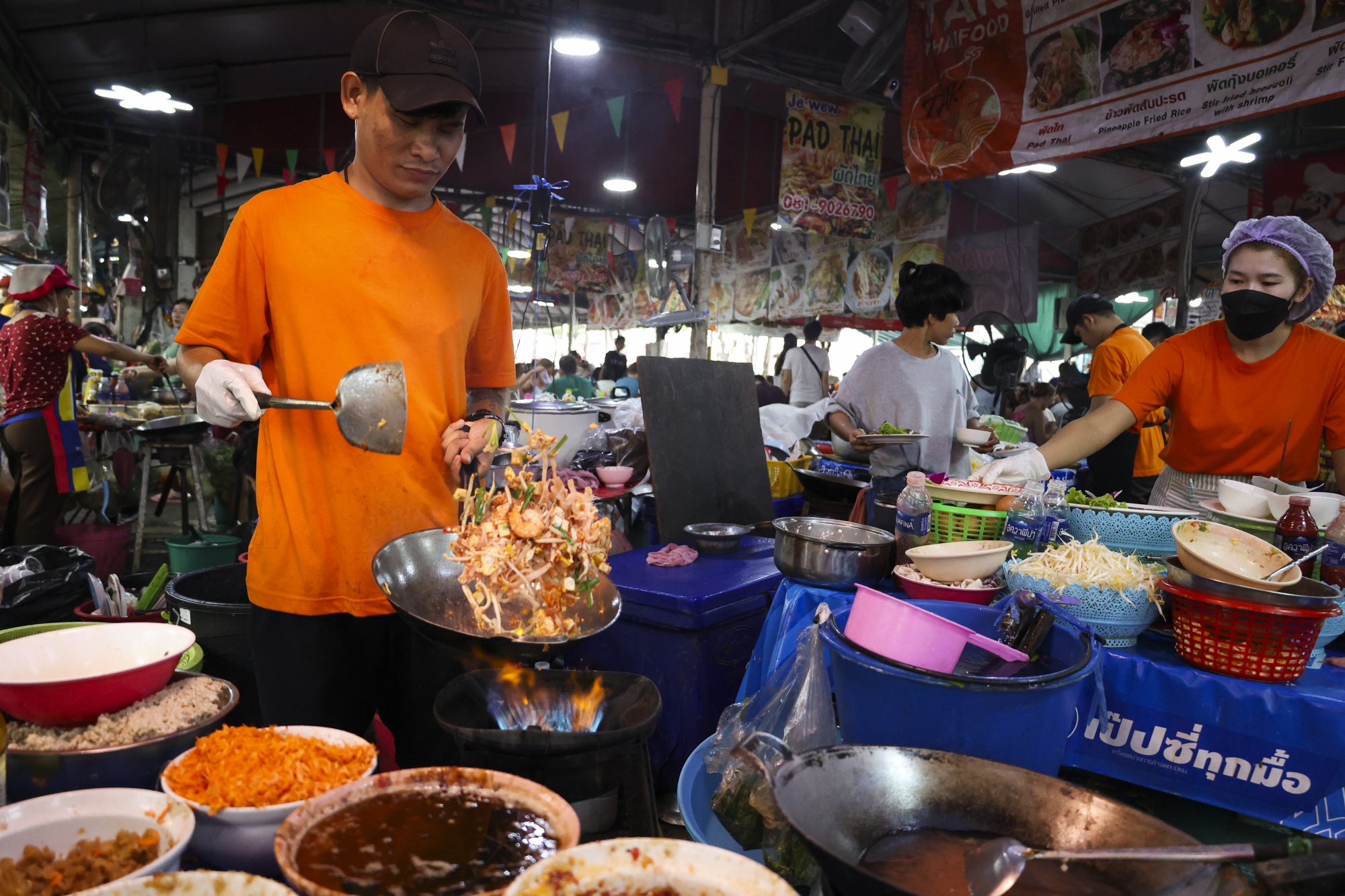 Thailand Mulls Up to $3.4 Billion Extra Budget to Finance Cash Handout Plan  - Bloomberg