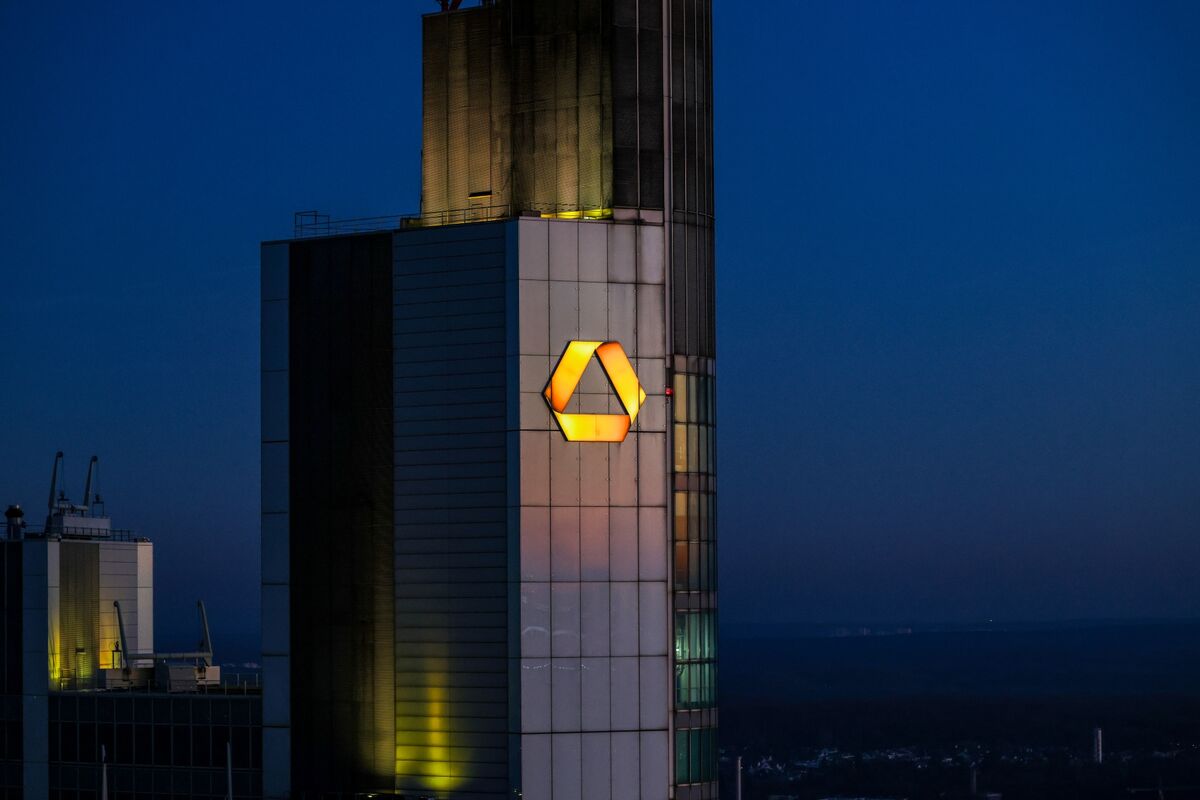 German Officials Mull Stake Sale If UniCredit Sways Commerzbank