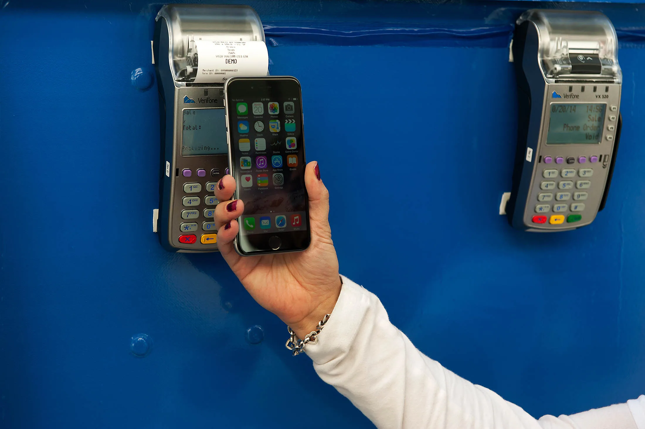 220,000 Stores Start Accepting Apple Pay
