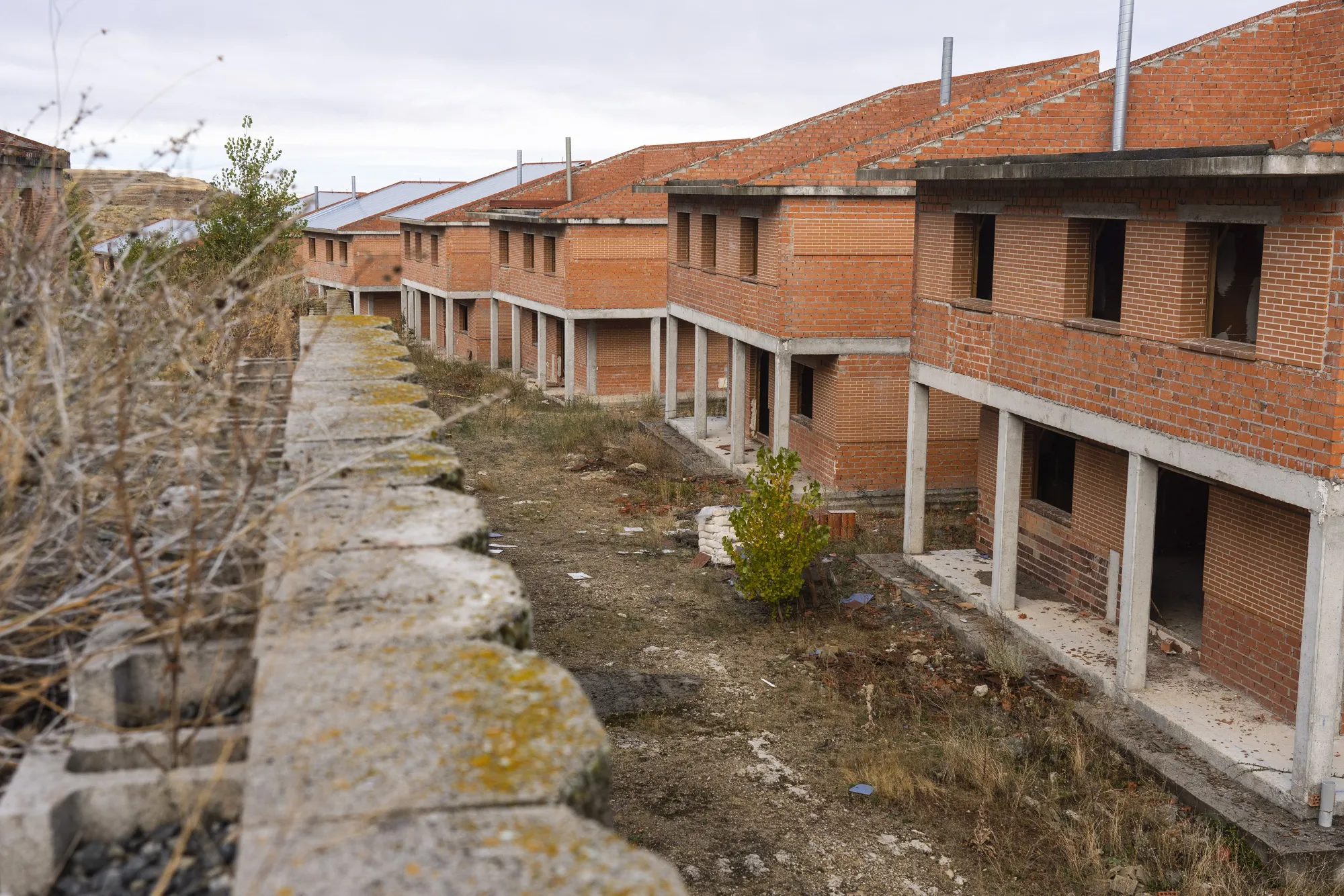 Residential properties lay abandoned in Bernuy de Porreros.