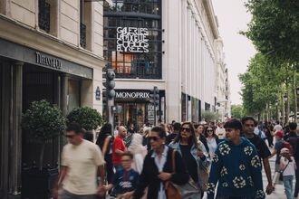 Construction of a gigantic warehouse under the Champs-Elysées.
