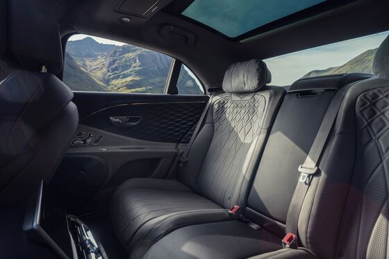 For the Posh, Bentley’s New Flying Spur Is Practically Pious
